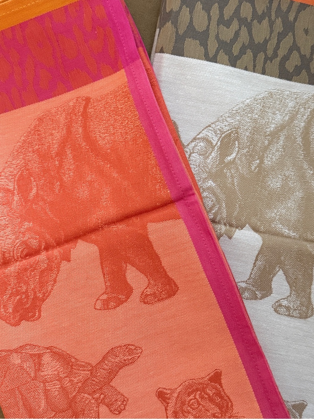 Le Jacquard Francais Safari Tea Towels Set of 2 Orange Sand Animal Print New - Picture 5 of 5